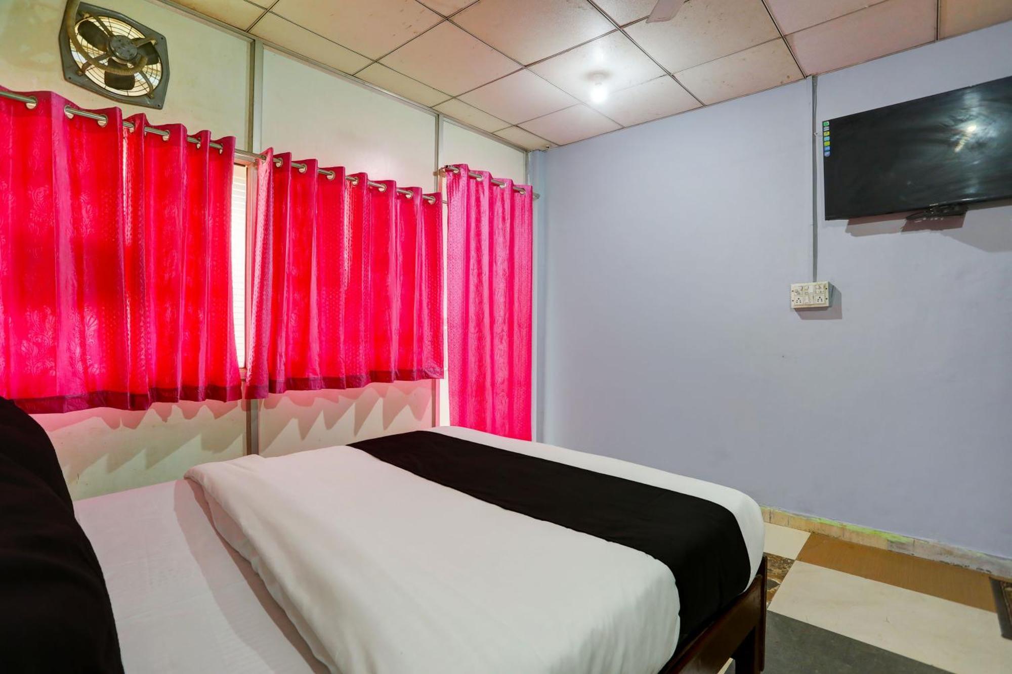 Collection O Harsh Hotel & Restaurant Bhiwadi Bagian luar foto
