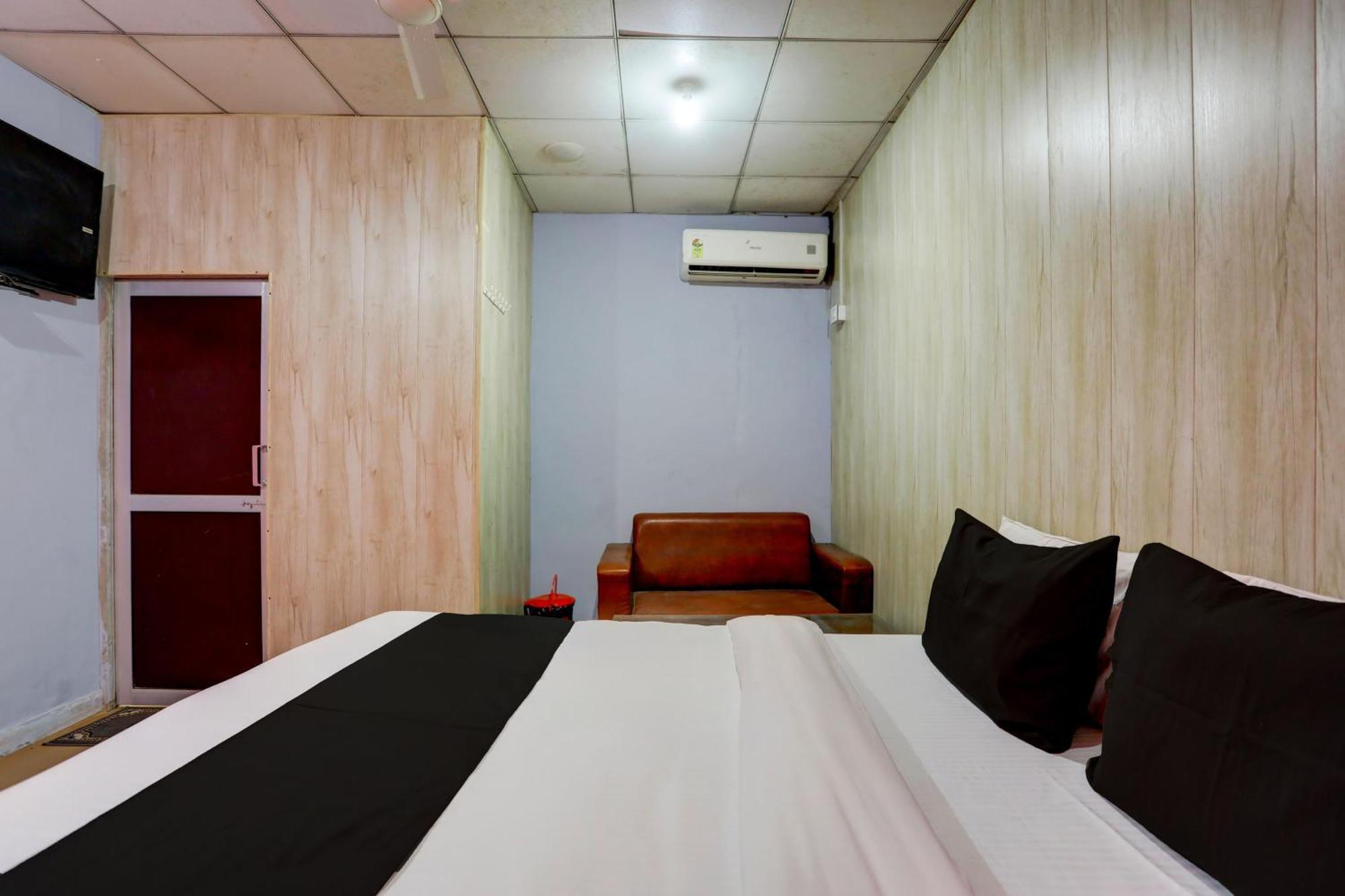 Collection O Harsh Hotel & Restaurant Bhiwadi Bagian luar foto
