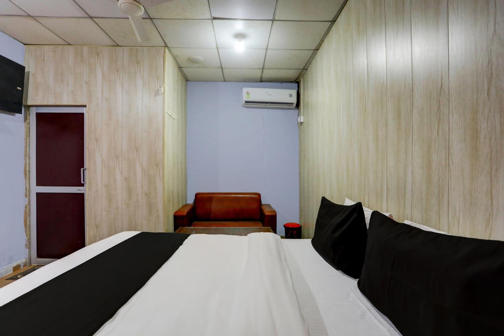 Collection O Harsh Hotel & Restaurant Bhiwadi Bagian luar foto