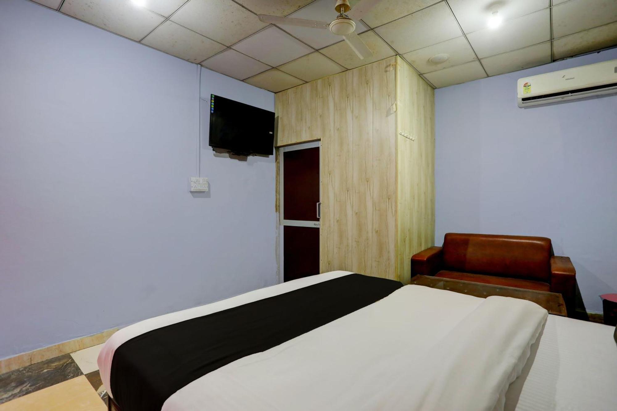 Collection O Harsh Hotel & Restaurant Bhiwadi Bagian luar foto